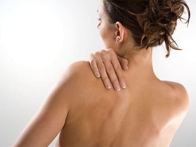 Pain under the left scapula from behind from behind Photo 3